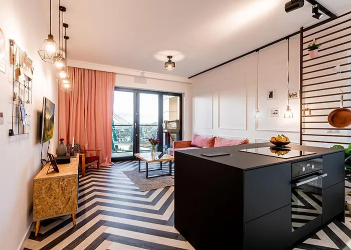 E&a Royal Luxury Apartments, - Skyline *