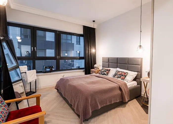 E&a Royal Luxury Apartments, - Skyline